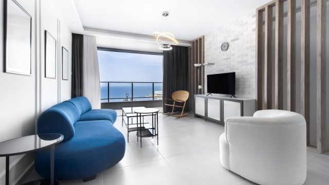 Copy of 132. aquamarine 6 – 2